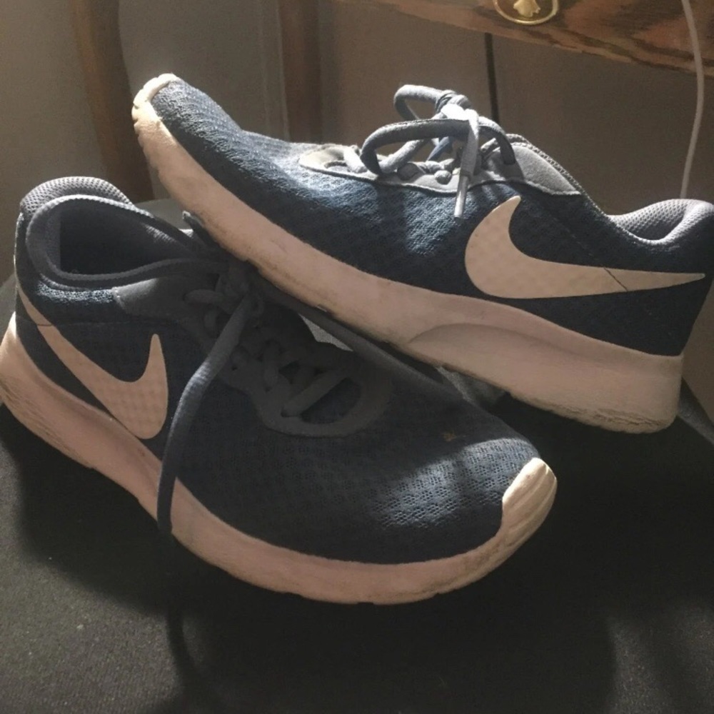 Nike Tanjun Women’s size 7